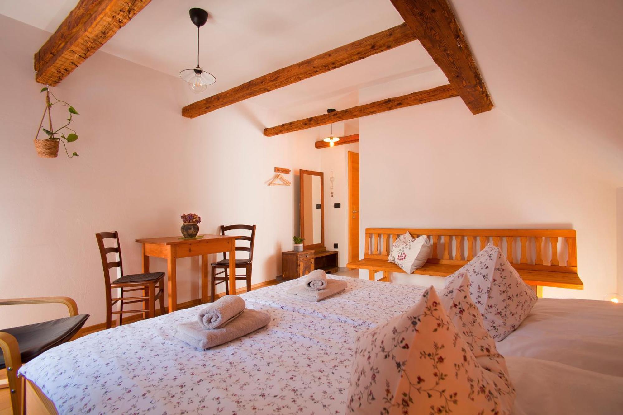Juvanova Hisa - Apartments And Rooms Luče Extérieur photo